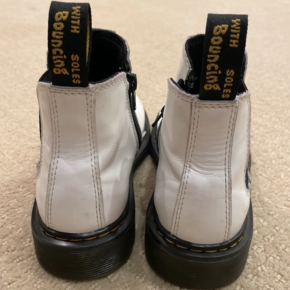 White Dr. Marten side zip Boots. Size 3 kids - Picture 2 of 5